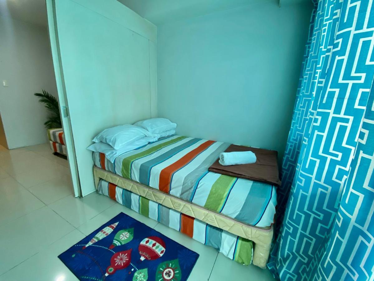 Madison'S Place At Sea Moa Manila Exteriér fotografie